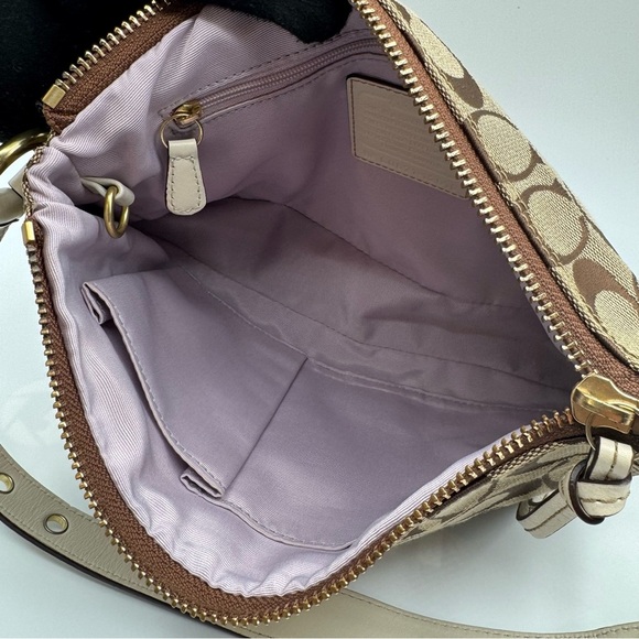 Coach Hampton Signature Pleated Shoulder Bag | Excellent Used Condition - Picture 5 of 12